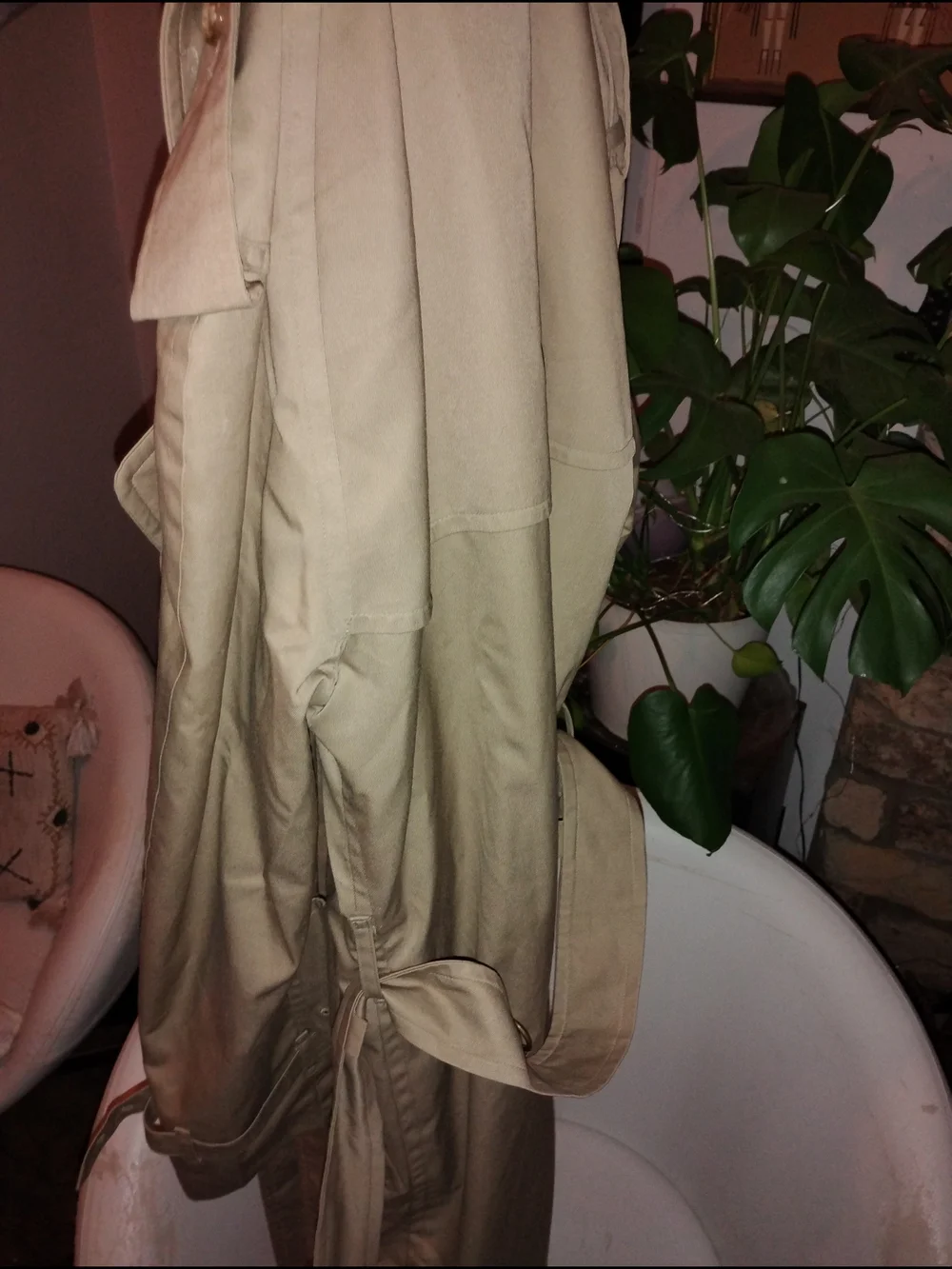 Vintage Burberry's Honey Beige Castleford Double-Breasted Trench Coat - Picture 8 of 10